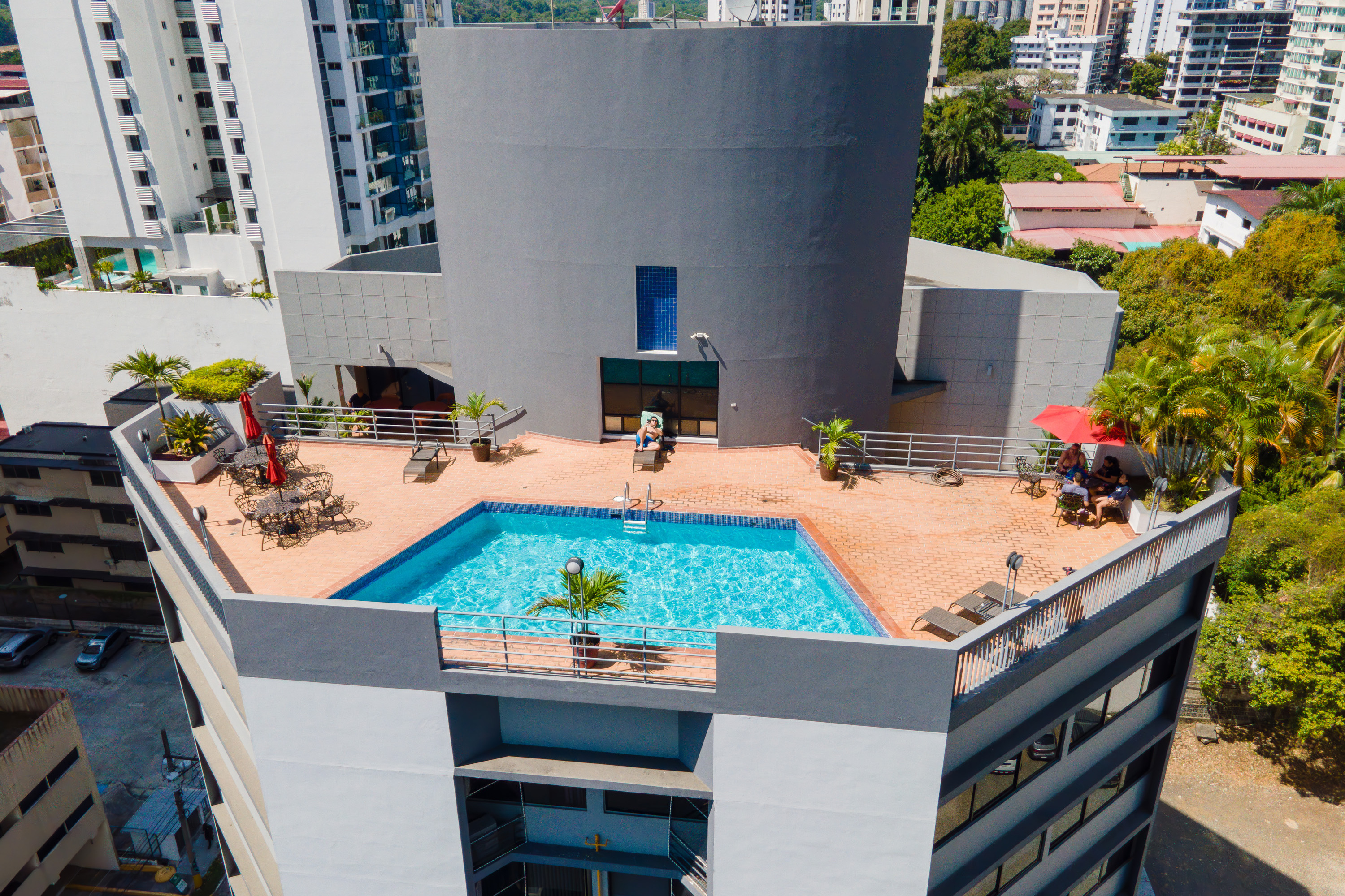 Бассейн на крыше Ibiza